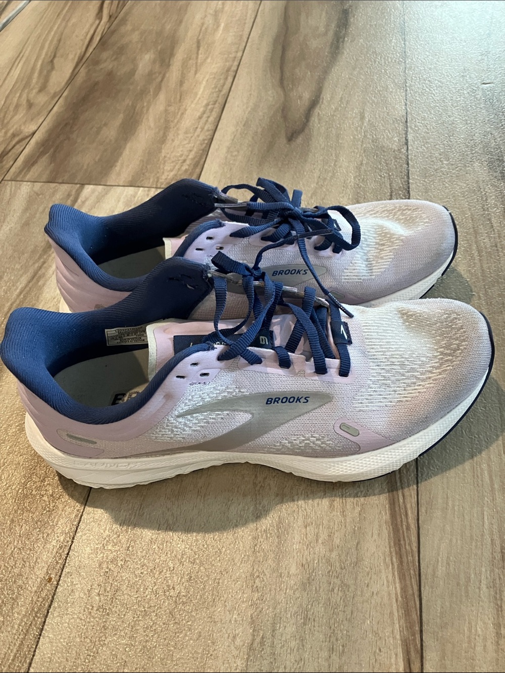 Brooks Launch Women’s Size 10B Sneakers in Light Lavender and Navy